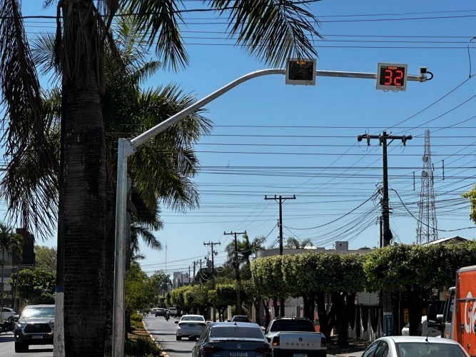 Vereador solicita estudo para instalação de semáforo ou redutor de velocidade na avenida Curitiba no bairro Centro Sul